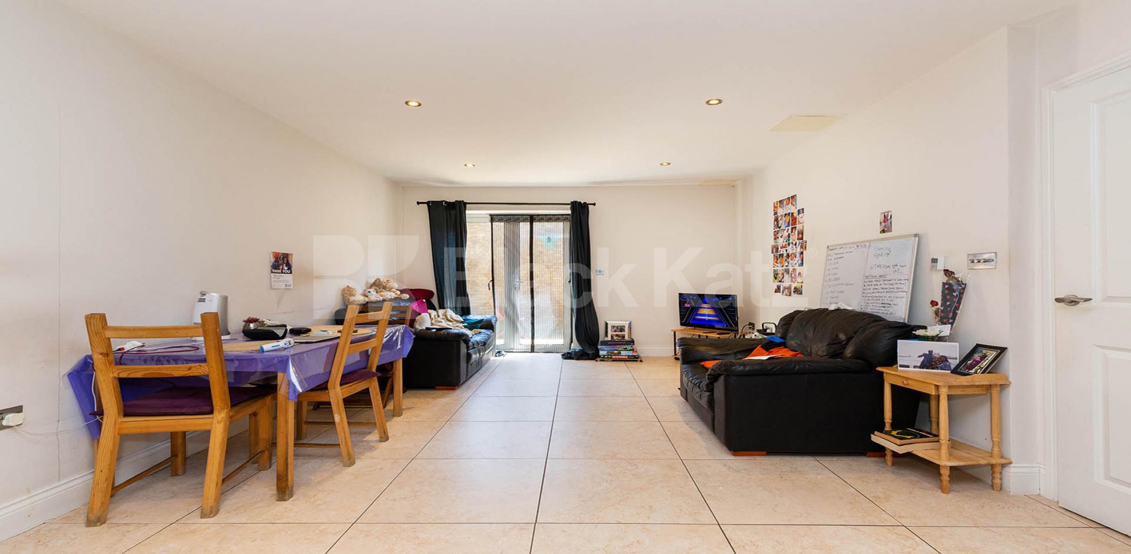 			3 Bedroom, 2 bath, 1 reception Apartment			 Huguenot Drive, Palmers Green
